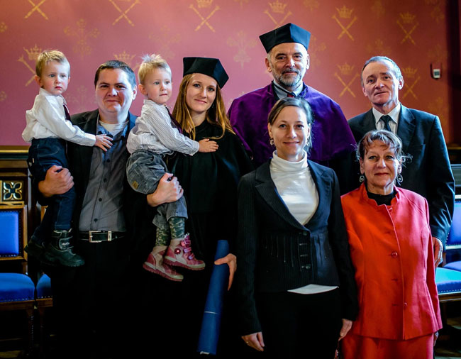 Córka Agnieszka odbiera w Uniwersytecie Jagiellońskim dyplom doktorski z astronomii - zdała z wyróżnieniem