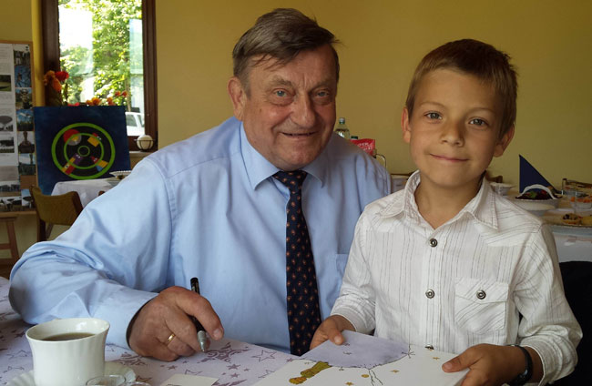 Mirosław Hermaszewski z moim wnuczkiem Jankiem w OAKJ 