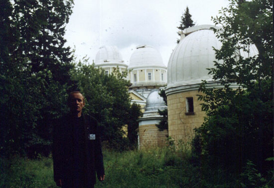 Ależ w tym Pułkowie kopuł !... Na terenie Głównego
         Obserwatorium Astronomicznego Rosyjskiej Akademii Nauk w
         Pułkowie (St Petersburg).